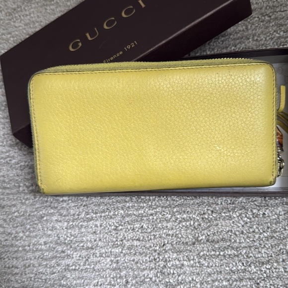 Gucci
Bamboo Accent Leather Continental Wallet - Picture 3 of 14